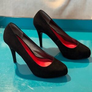 EUC Moda black suede heels